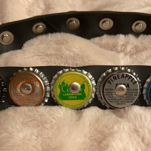Vintage 90’s bottle cap seat belt belt - Picture 2 of 7